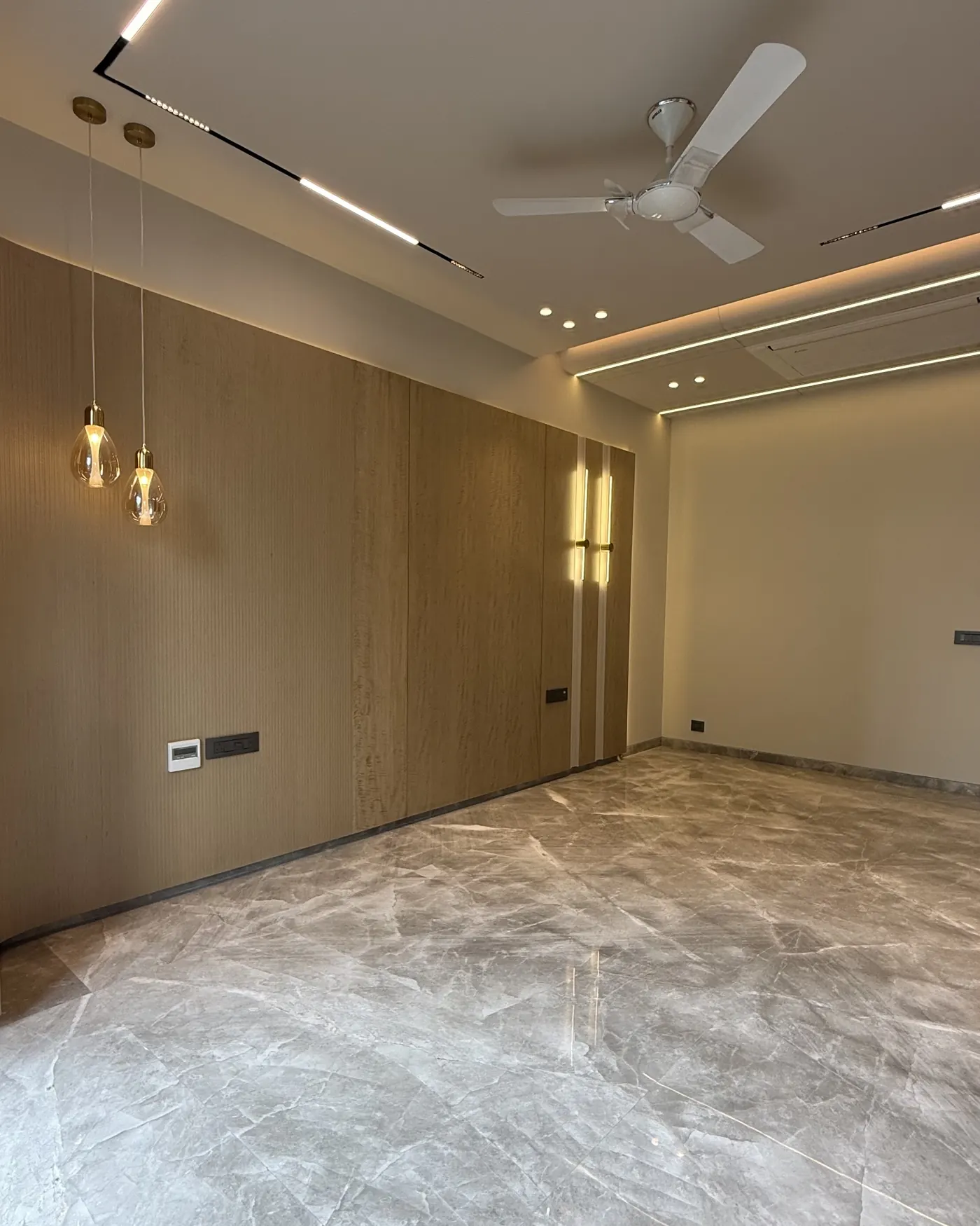 Spacious unfurnished reception room in a builder floor in Gurgaon